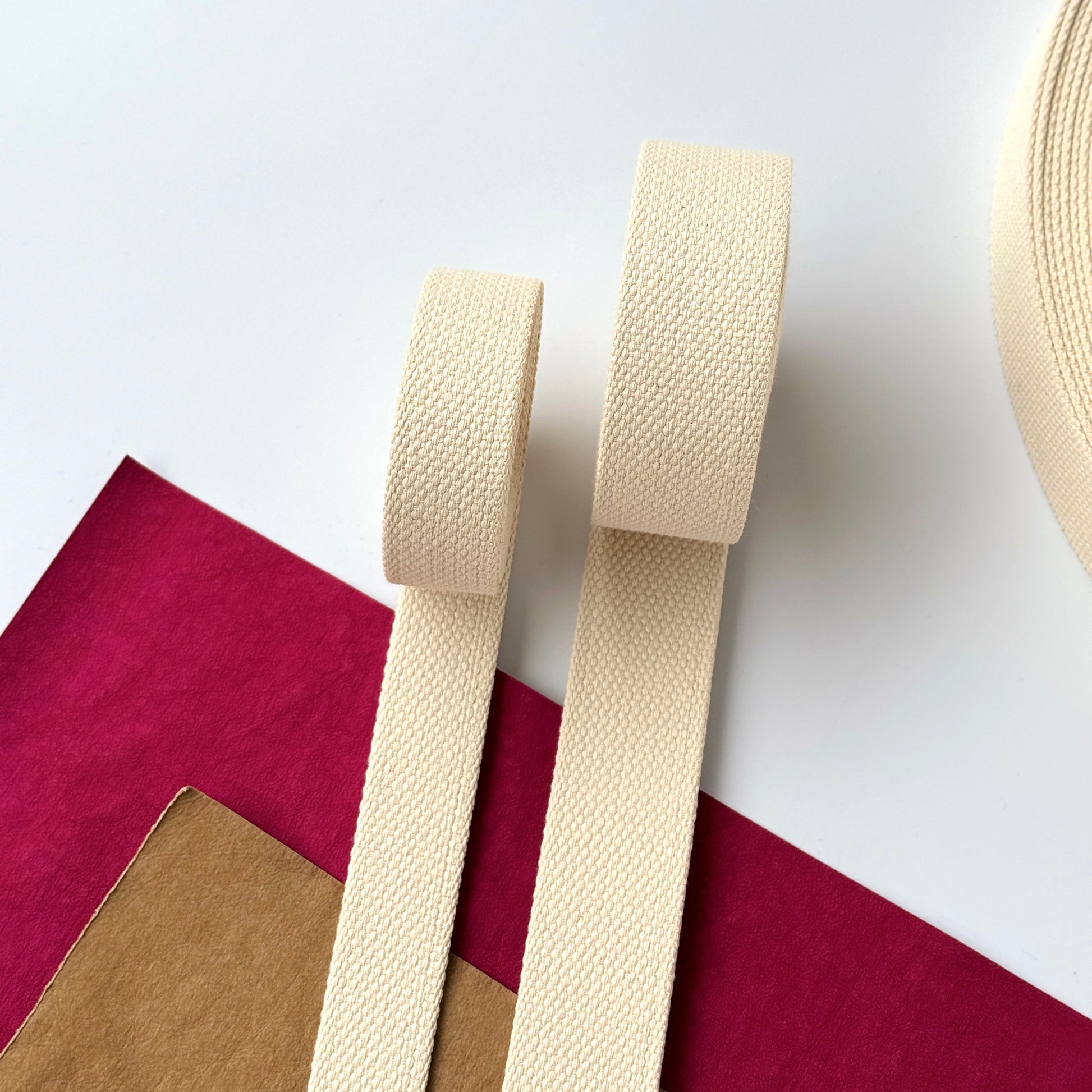 Cotton webbing paired with washable paper