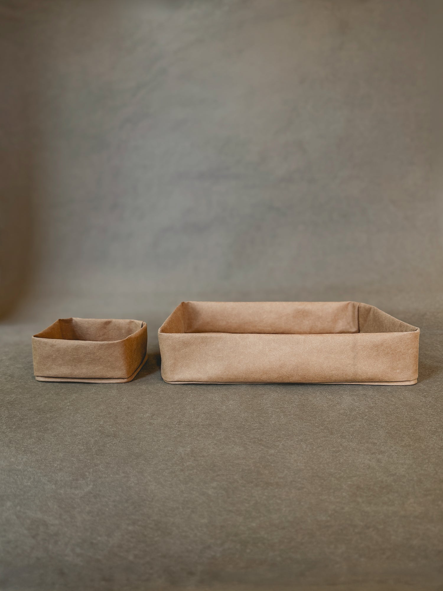 Two sizes of washable paper document tray with dimensions, A4 A6