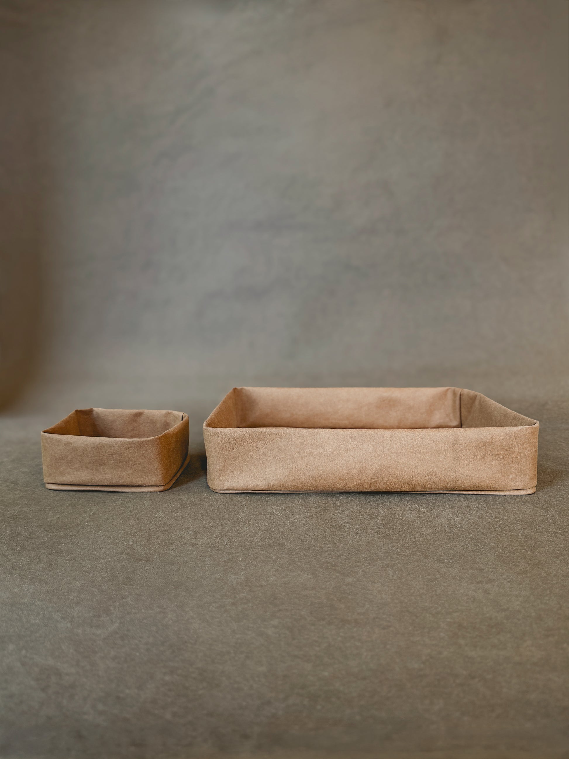 Two sizes of washable paper document tray with dimensions, A4 A6