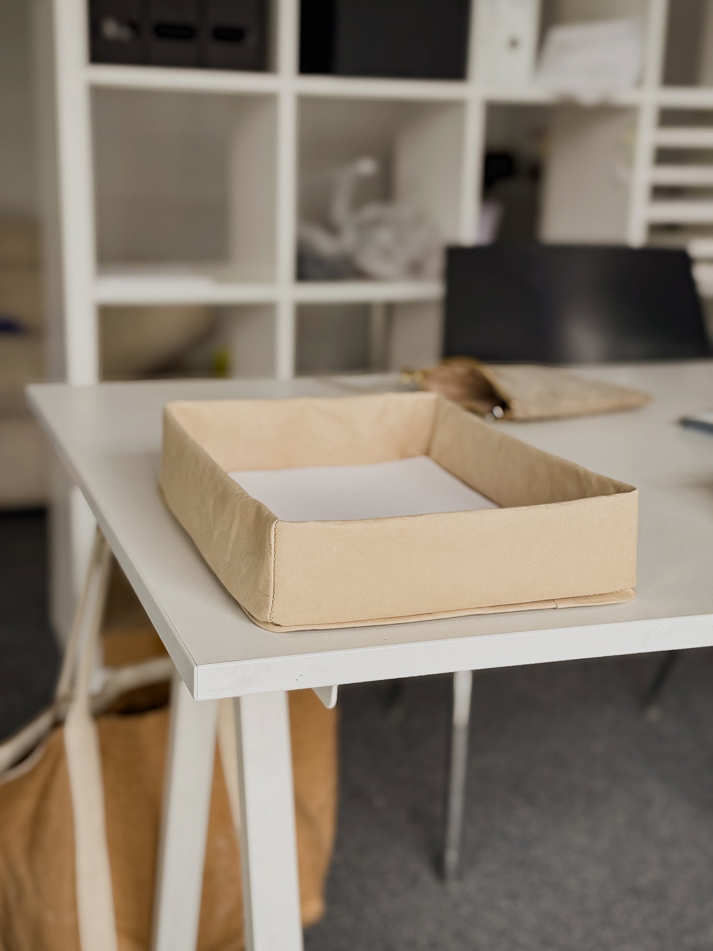 Document tray holding folders on a desk